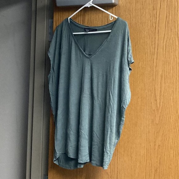 White House Black Market green tee sz med - Picture 1 of 1